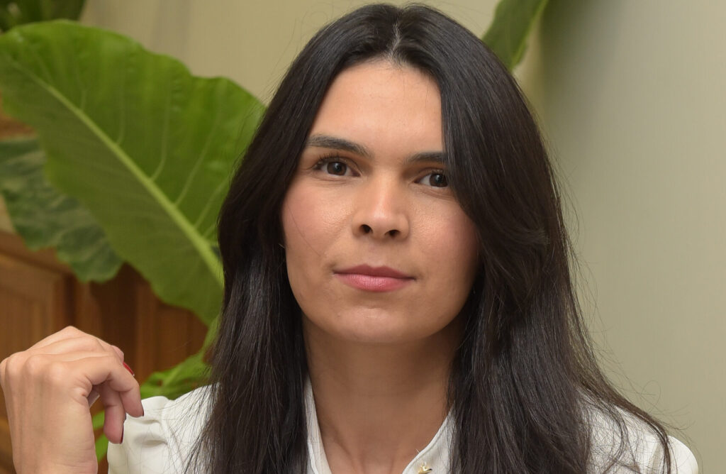 Queda capilar exige urgência:Isabela Macedo apresenta protocolos exclusivos